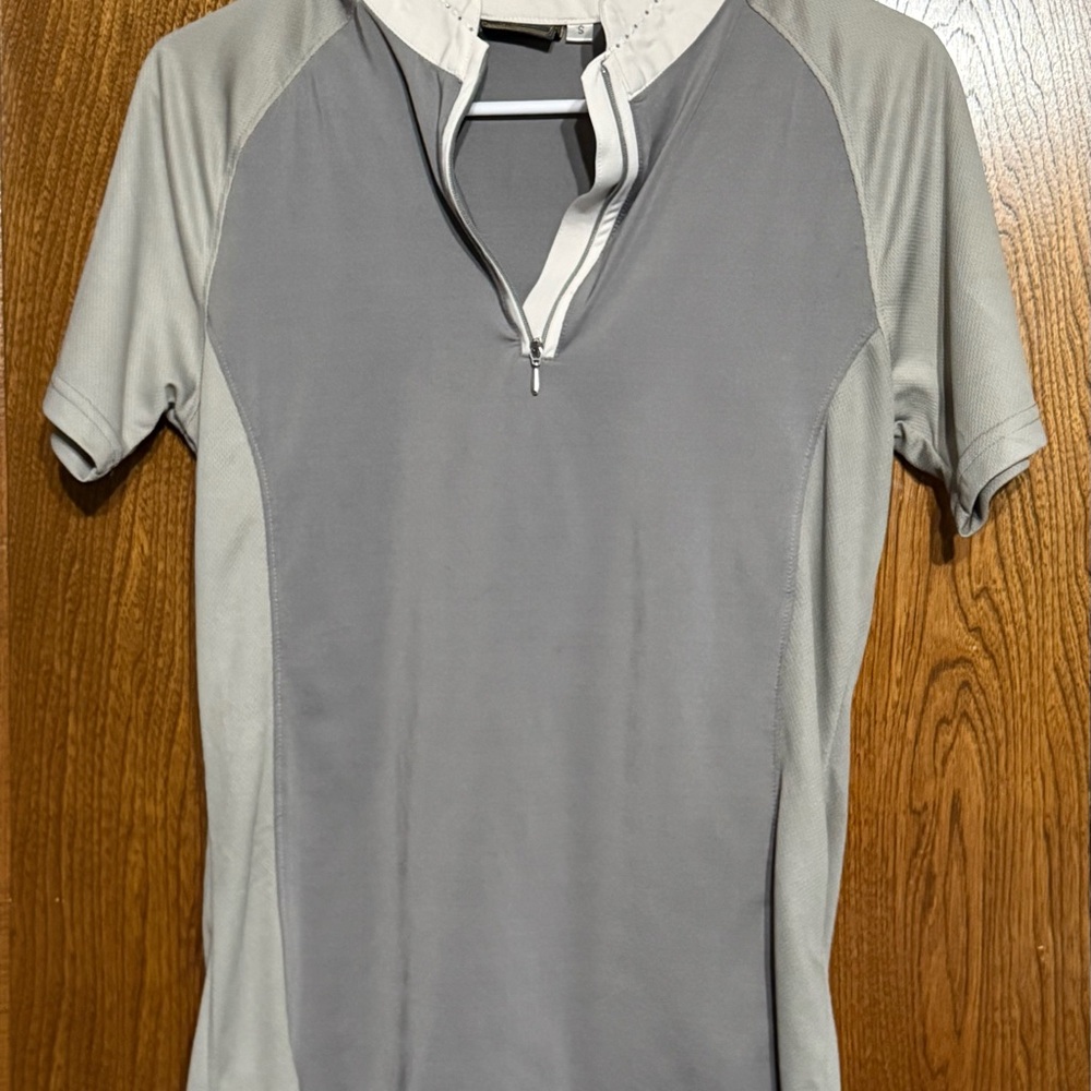 Ovation Gray Short Sleeve Zip-Up Top